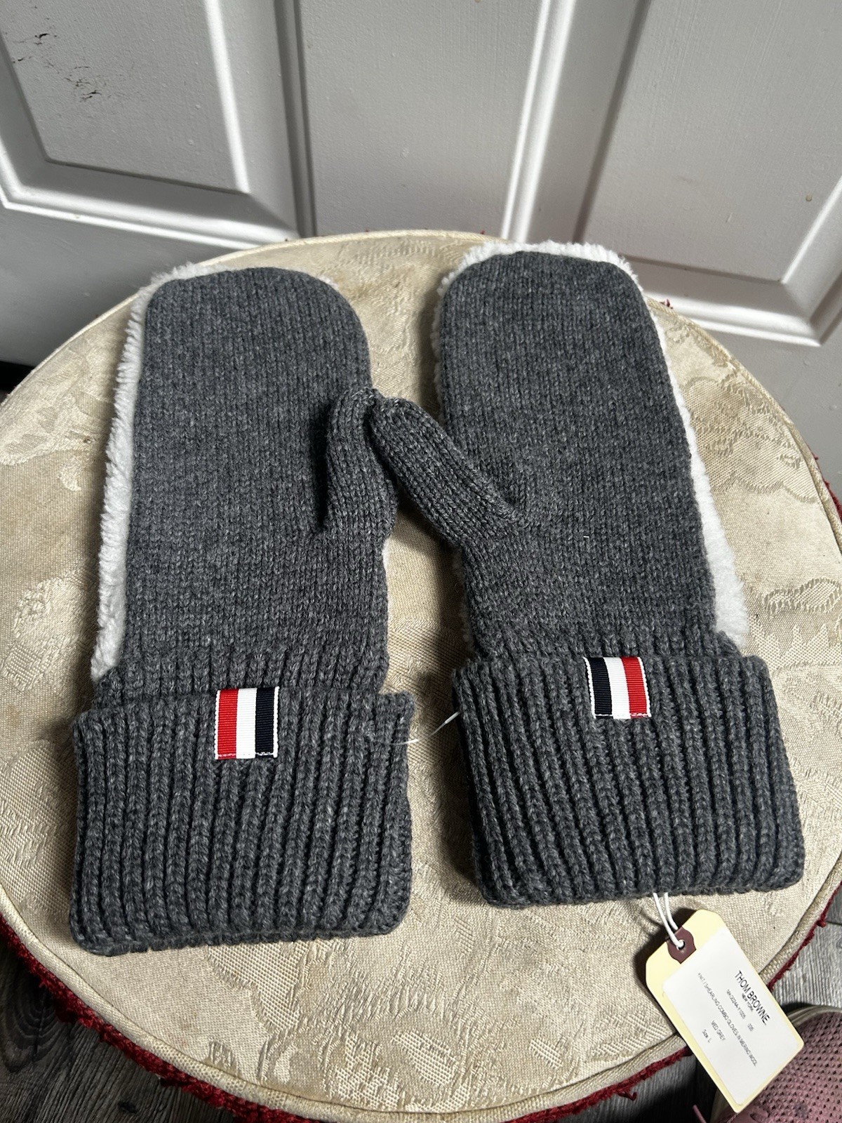 Thom Browne New York Men’s Knit Shearling Merino Wool Gray Mittens/Gloves Sz L Thom Browne New York Men’s Knit Shearling Merino Wool Gray Mittens/Gloves Sz L