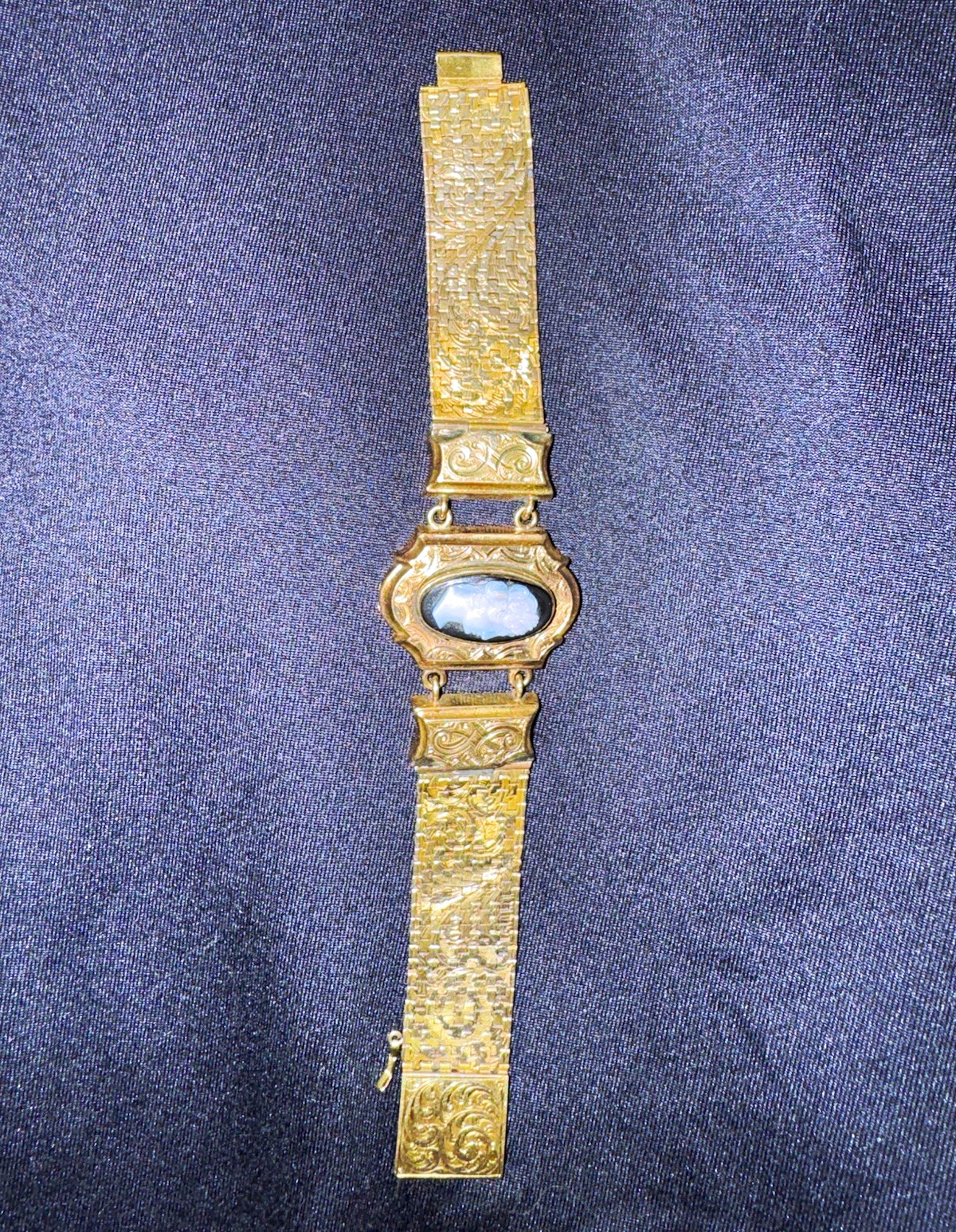 Vintage 14K Gold Link Bracelet, Engraved Oval Blue/White Cameo Bezel
