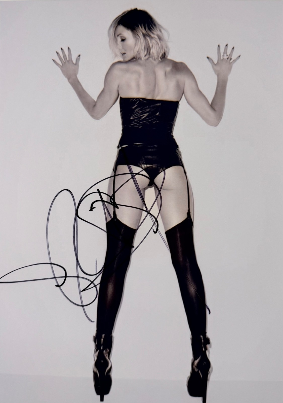 Cameron Diaz Signed 8.5x11 Photo Autograph COA Sexy Glamour Portrait