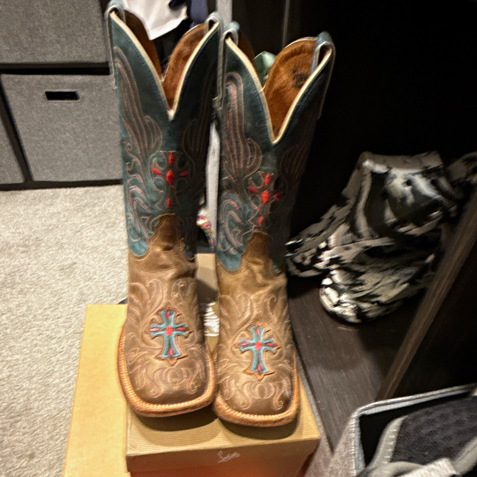 Tony Lama Western Cowboy Boots Tan/Brown Blue & Red Embroidered Cross, 10