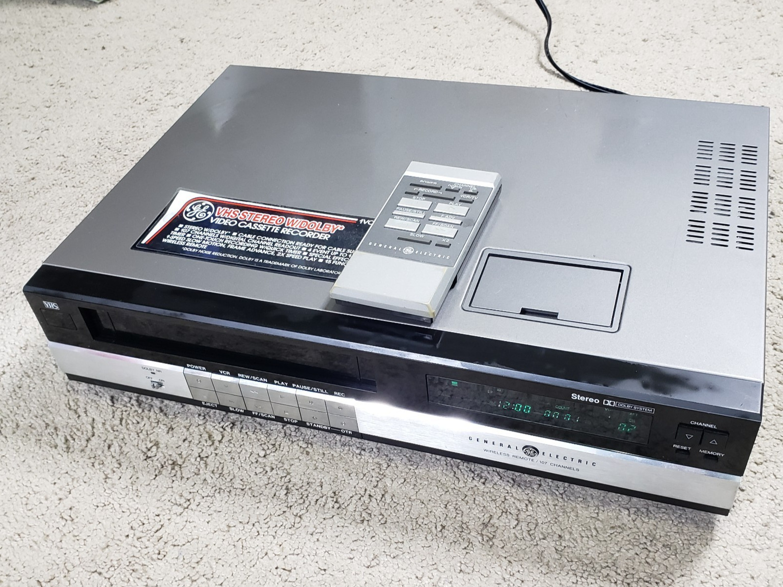 Vintage GE General Electric VCR 1VCR6012X WITH REMOTE *AS IS* POWERS ON Vintage GE General Electric VCR 1VCR6012X WITH REMOTE *AS IS* POWERS ON