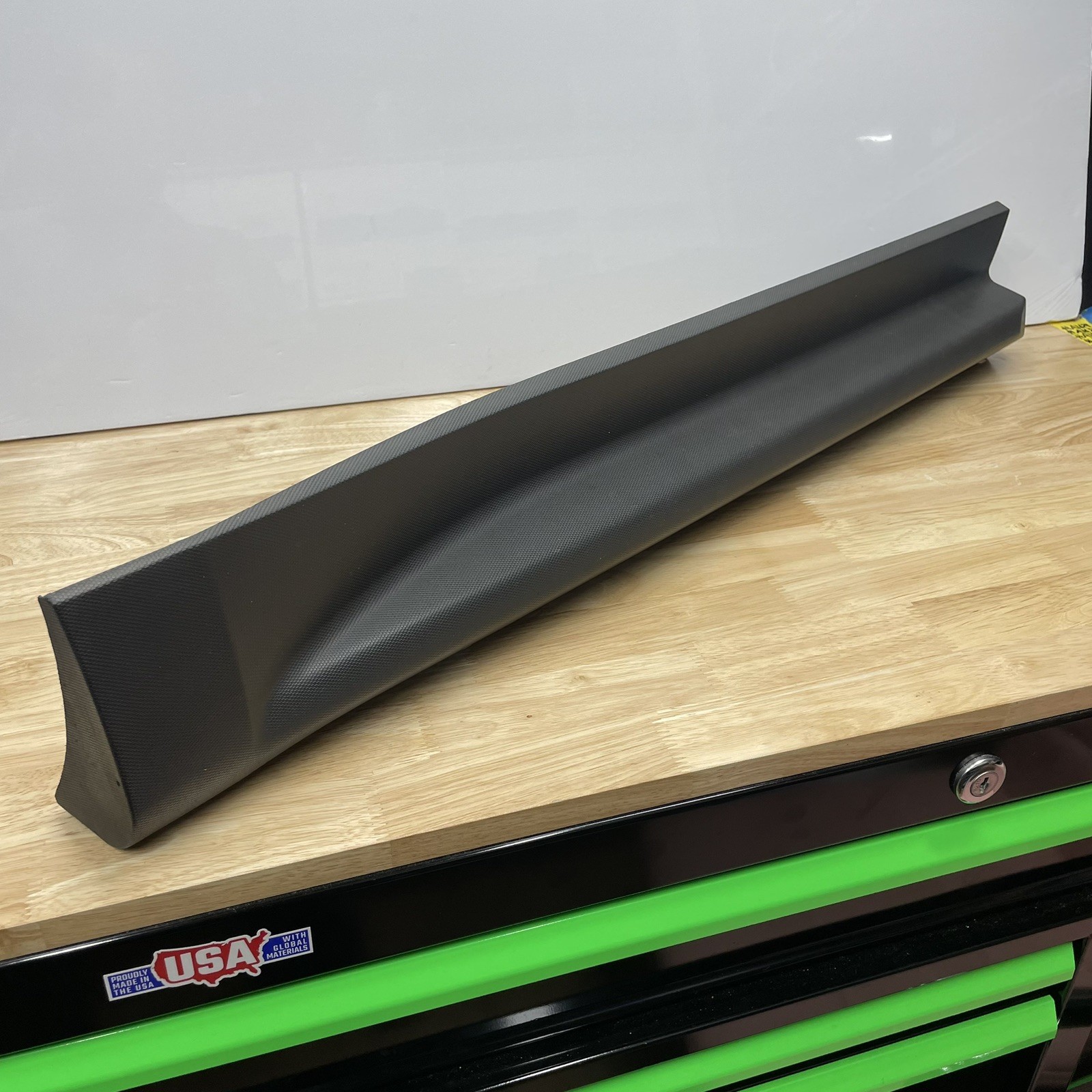 OEM 10-17 Equinox PASSENGER RIGHT REAR  Door Lower Molding Trim Outer 25824827