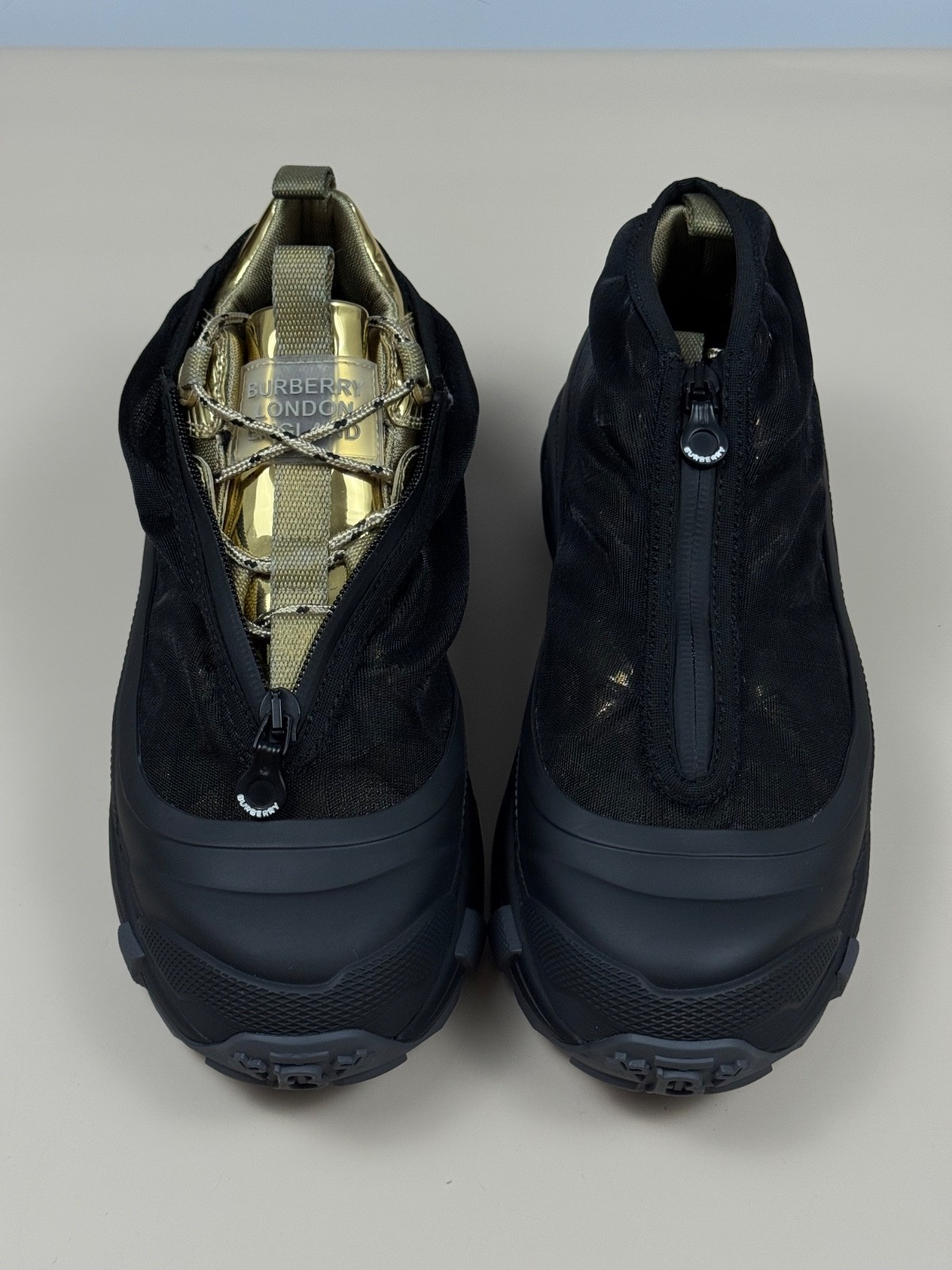 Burberry Arthur Black Mesh Gold GOAT Exclusive Sneaker $950 Size 40 (IT) 7 (US) Burberry Arthur Black Mesh Gold GOAT Exclusive Sneaker $950 Size 40 (IT) 7 (US)