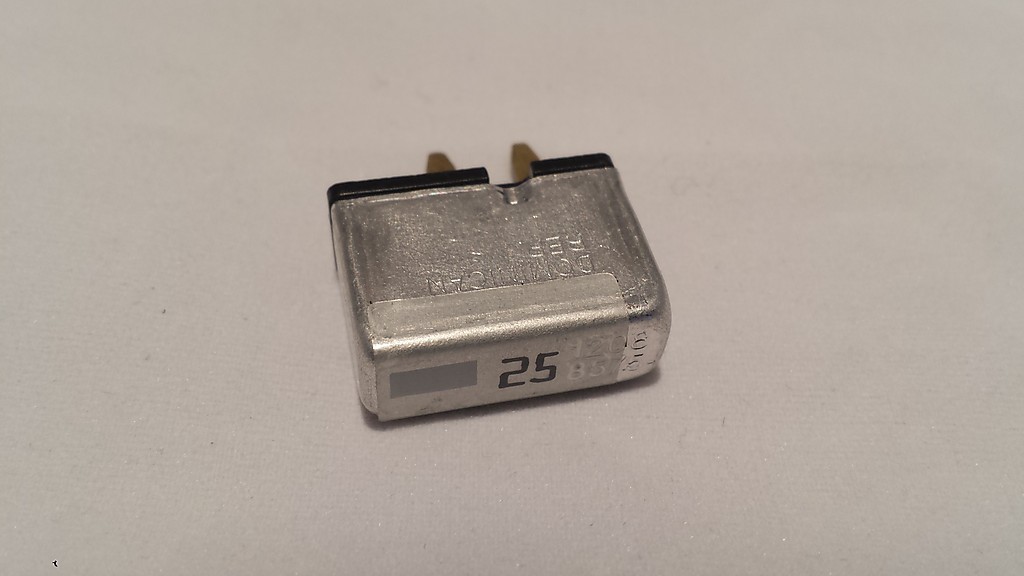 New GM OEM Mini Circuit Breaker 25 Amp 14.5V 12088575 New GM OEM Mini Circuit Breaker 25 Amp 14.5V 12088575