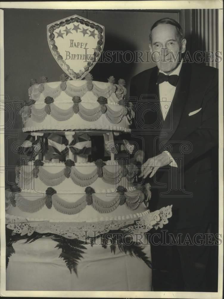 1957 Press Photo General Douglas MacArthur celebrates his 77th birthday