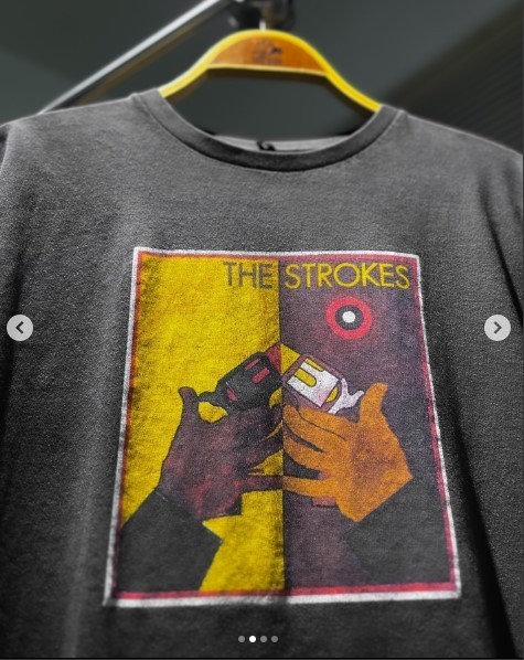 Vintage 2004 The Strokes ‘Room on Fire’ Tour T-Shirt QT3116