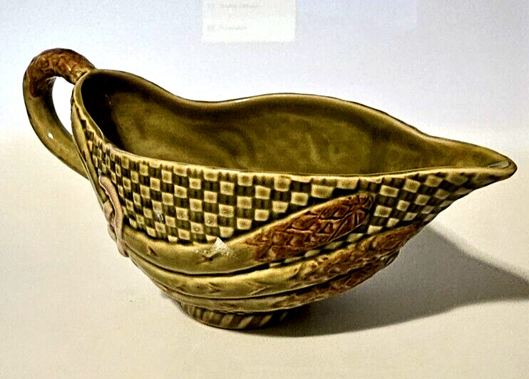 Vintage Bordallo Pinheiro Gravy Boat Asparagus Green Pink 8\