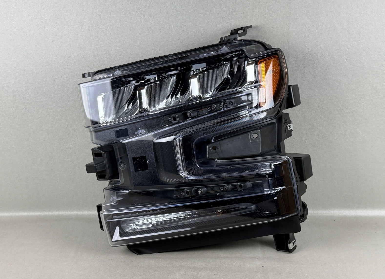Nice 2019-2022 Chevrolet Silverado 1500 Left Driver LH Mid LED Headlight OEM