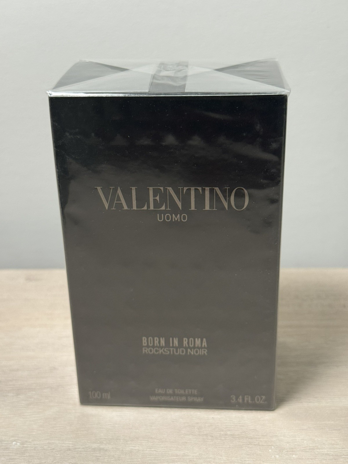 Valentino Uomo Born In Roma Rockstud Noir EDT 3.4 oz/100ml for Men New In Box Valentino Uomo Born In Roma Rockstud Noir EDT 3.4 oz/100ml for Men New In Box
