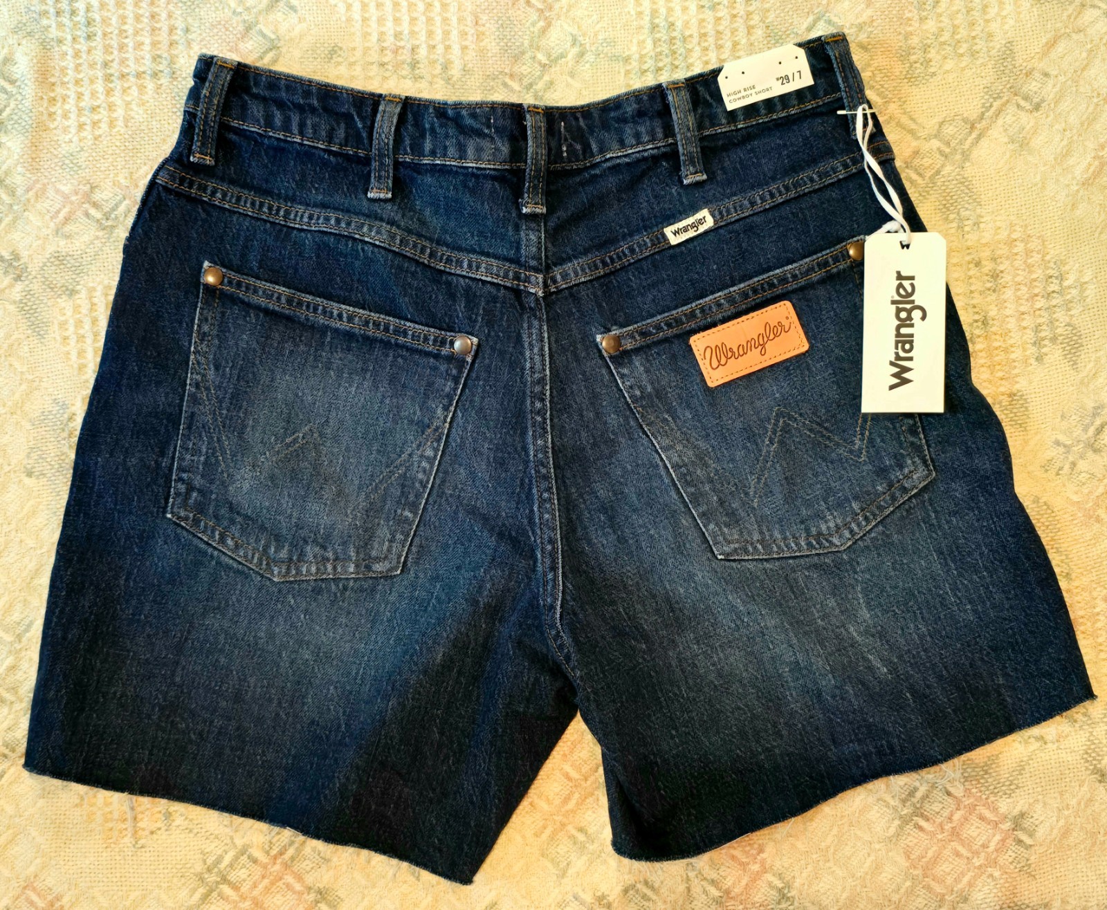 NWT WRANGLER RETRO WOMEN\'S DARK DENIM HIGH RISE COWBOY SHORTS 29 7