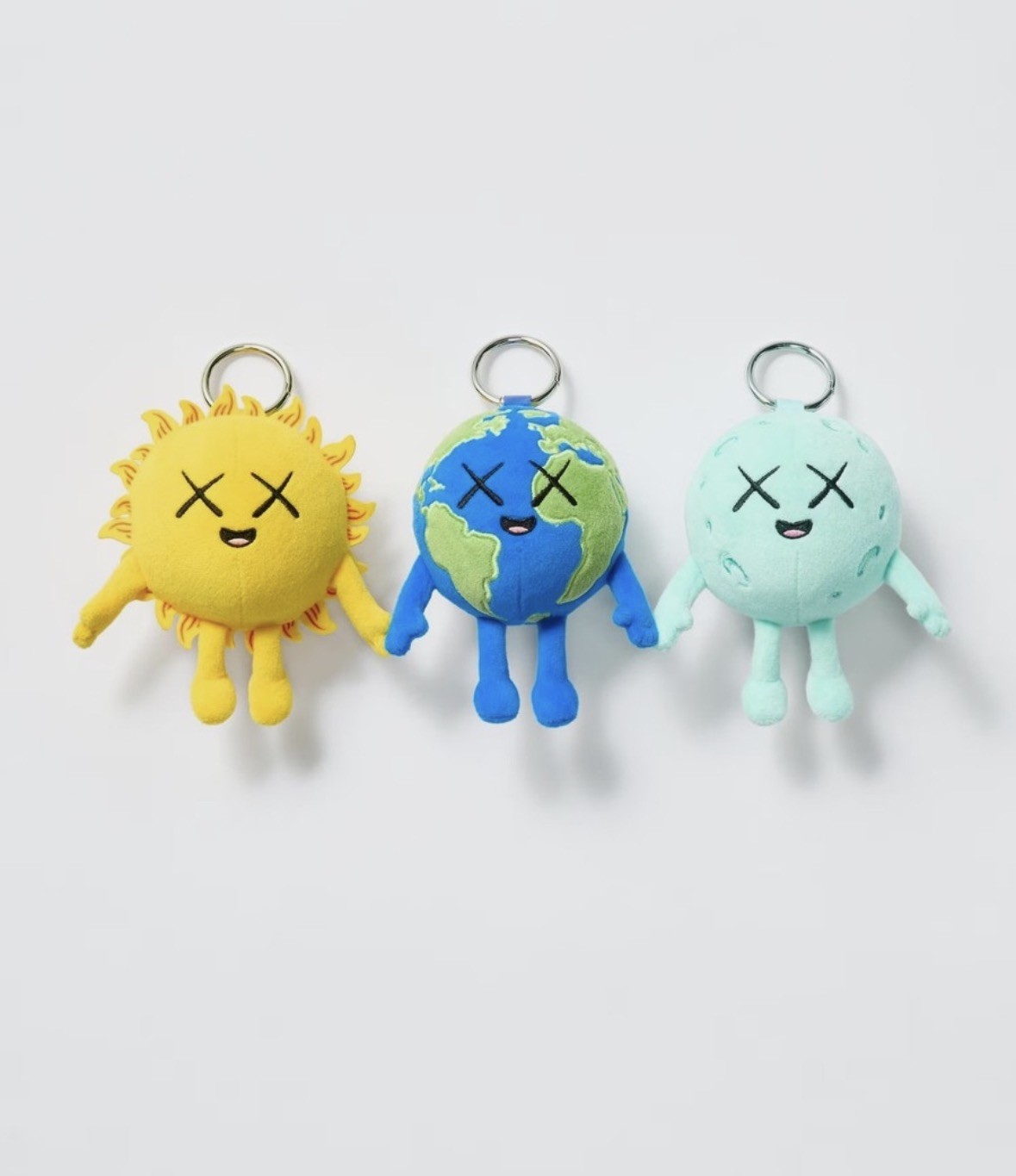 PSl UNIQLO x KAWS UNIVERSE Earth, Moon, Sun Charm Set of 3 Release Sep 14