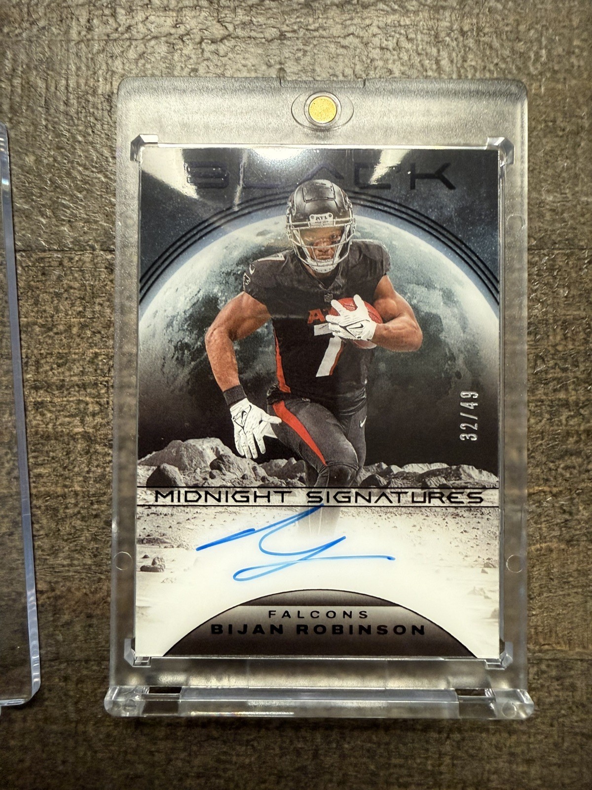 2024 Panini Black Midnight Signatures Bijan Robinson /49 Auto 🔥CASE SCRATCHED🔥 2024 Panini Black Midnight Signatures Bijan Robinson /49 Auto 🔥CASE SCRATCHED🔥