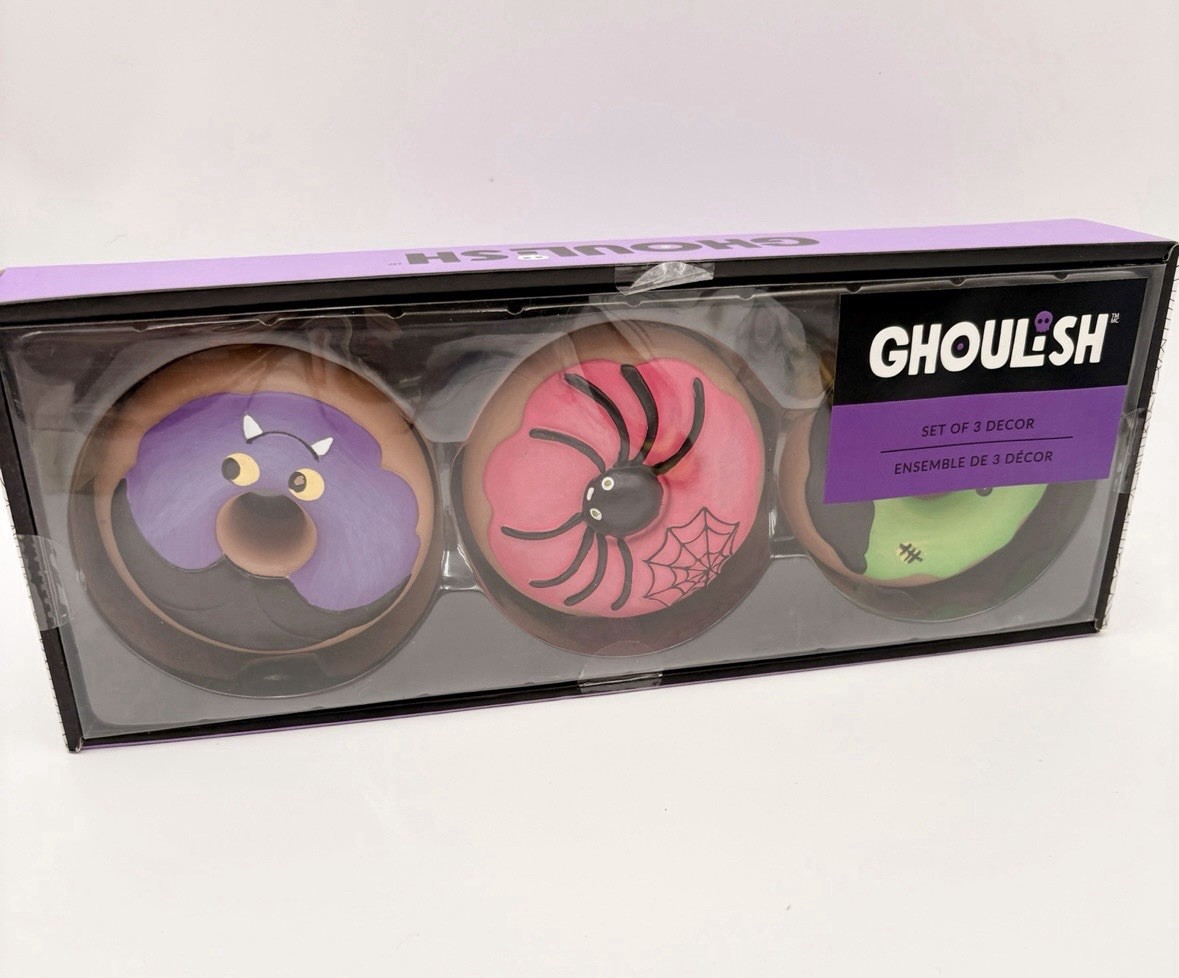 🧡🖤NIB Ghoulish Halloween Themed Faux Doughnut Set HTF 🧡🖤NIB Ghoulish Halloween Themed Faux Doughnut Set HTF