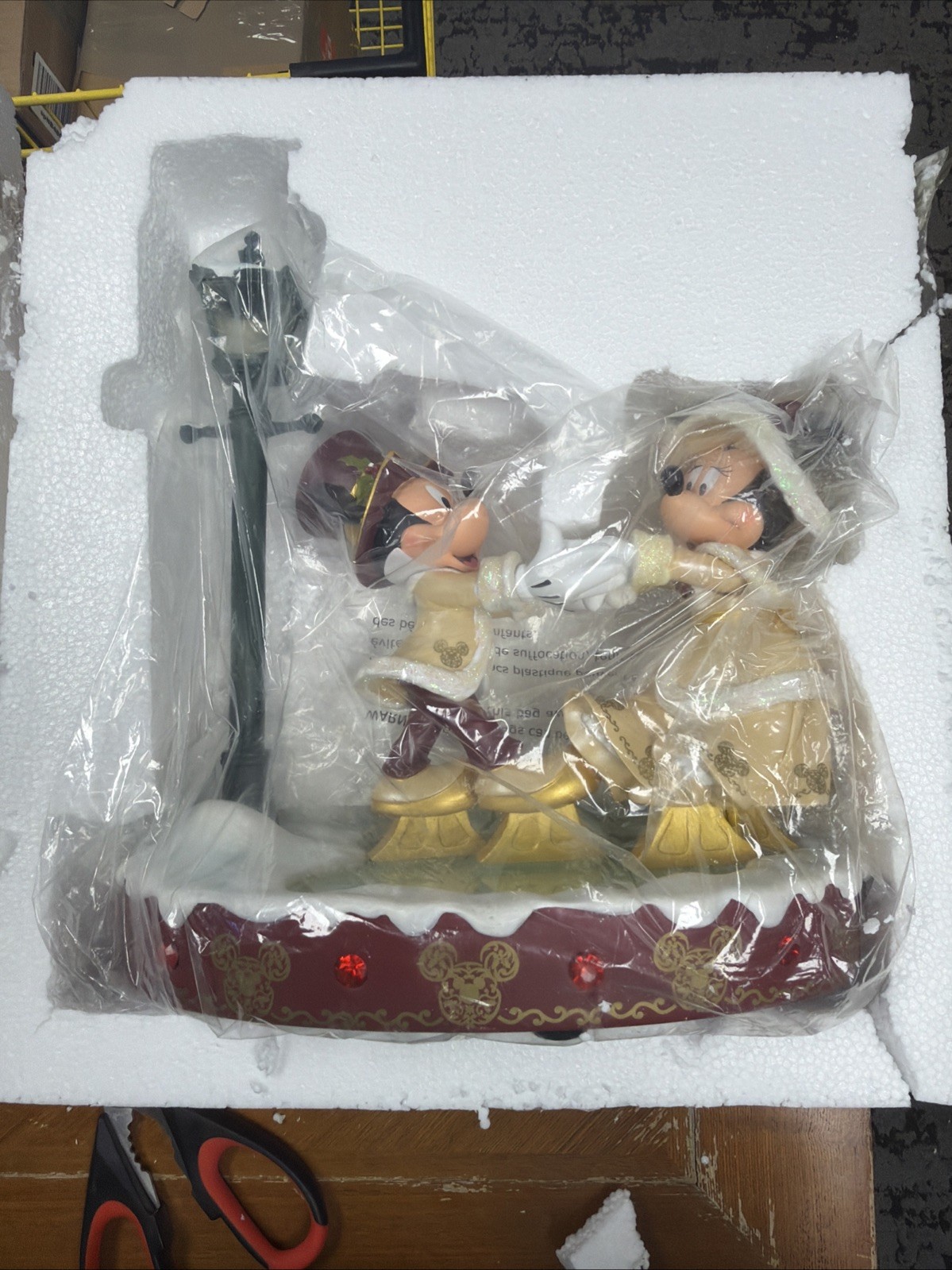 DISNEY PARKS MICKEY MINNIE VICTORIAN SKATE LIGHT UP FIGURINE NIB NEW