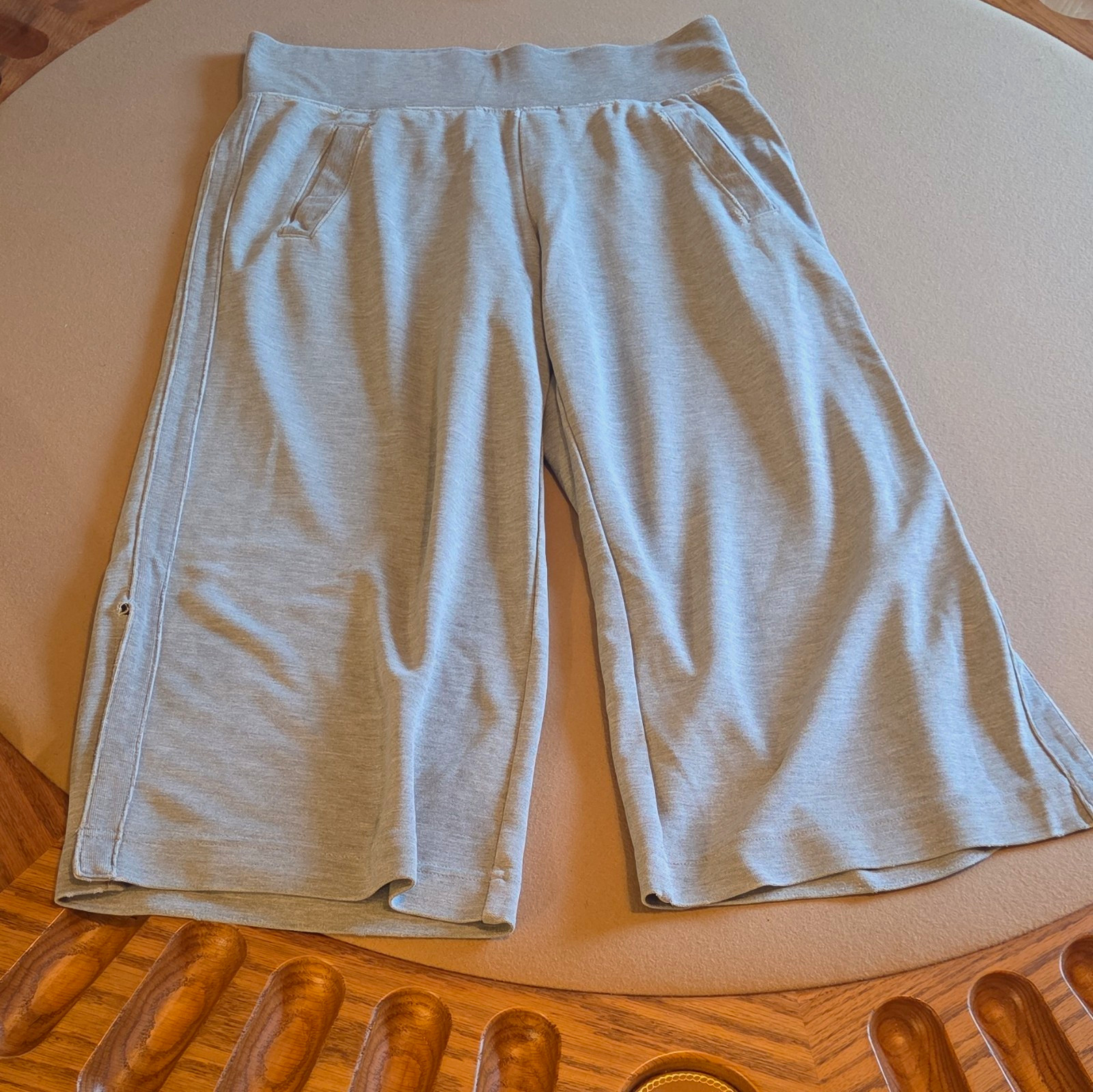 Athleta Women’s Gray Capri Pants Wide-Leg Pull On Pockets Cotton M