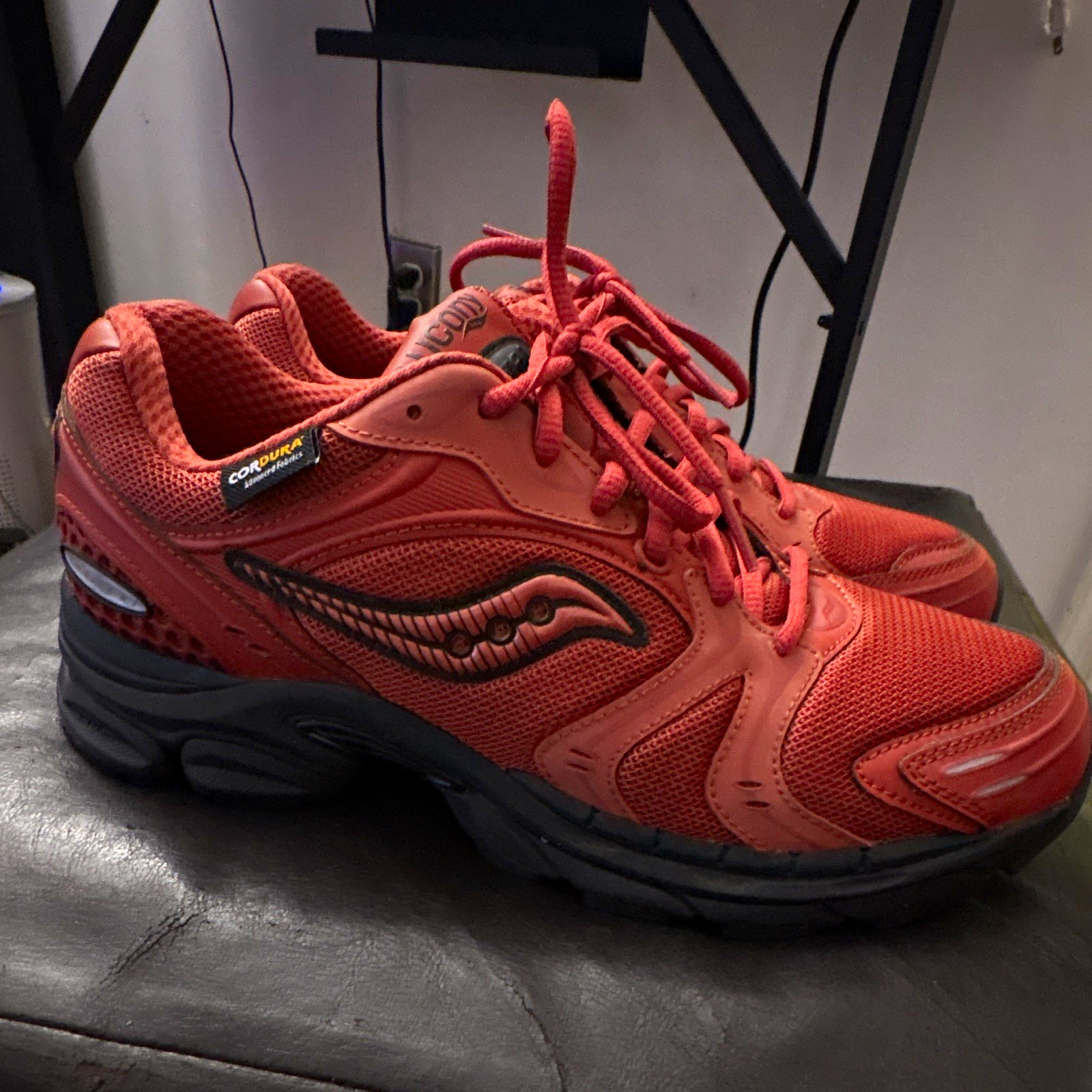 Saucony ProGrid Triumph 4 Men’s Red/Black Low Top Lace-Up Mesh Sneakers Saucony ProGrid Triumph 4 Men’s Red/Black Low Top Lace-Up Mesh Sneakers