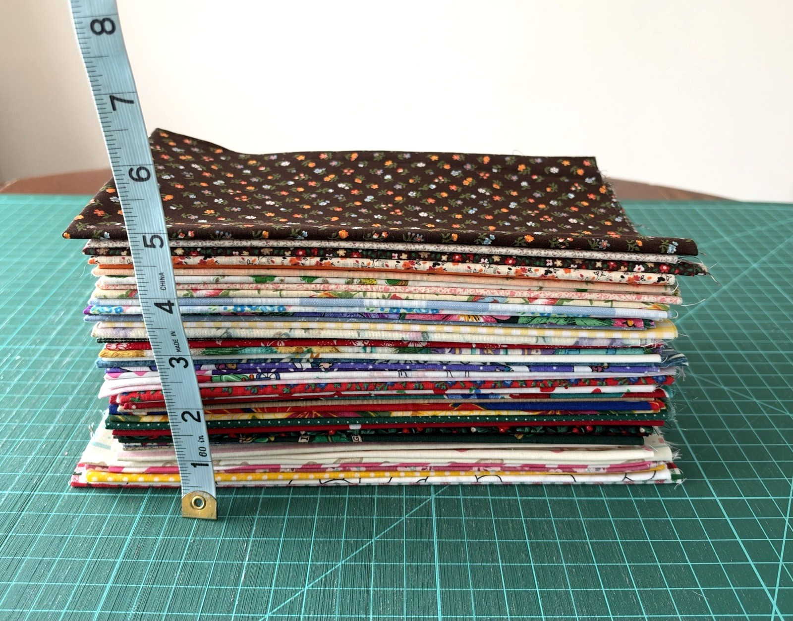 50 @ $0.40 Vintage POLYCOTTON Fat /Long Quarter Bundle Fabric Floral Calico