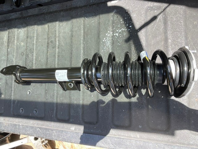 ⭐⭐ OEM 2025 TESLA MODEL Y Juniper SHOCK STRUT SPRINGS RIGHT FRONT 2188363-00-C ⭐⭐ OEM 2025 TESLA MODEL Y Juniper SHOCK STRUT SPRINGS RIGHT FRONT 2188363-00-C