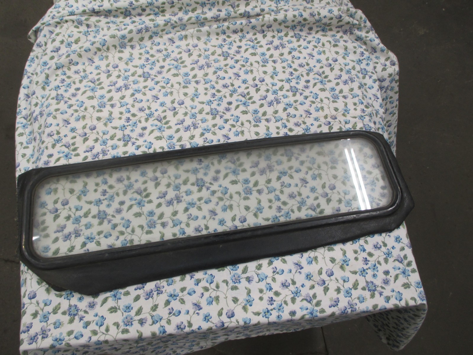 READ DESCRIPTION Rear convertible window frame. Roadster, Turing car, coupe