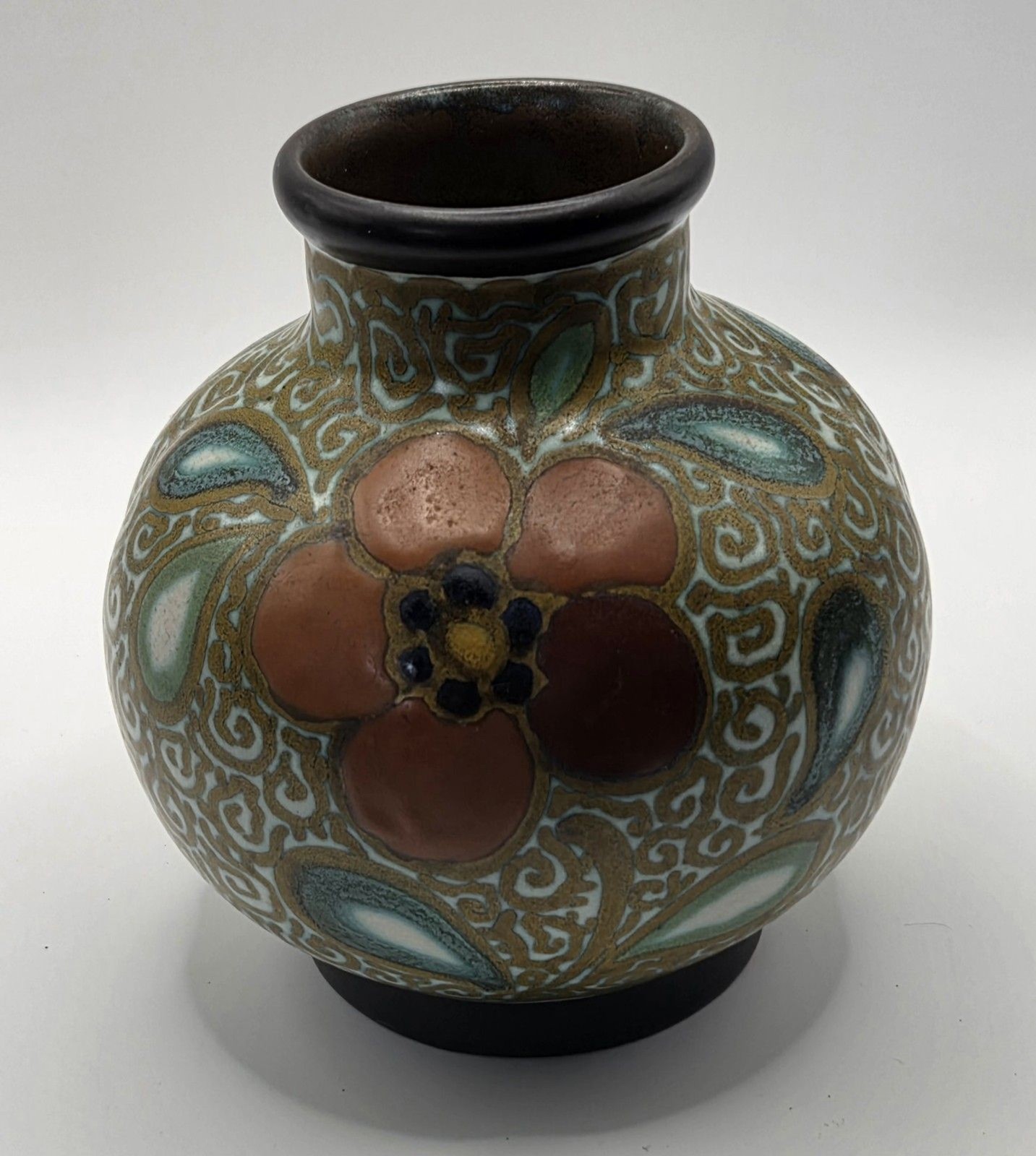 Vintage 1920s Gouda Holland GERLA Matte Pottery Vase 874 Royal Plazuid PZH
