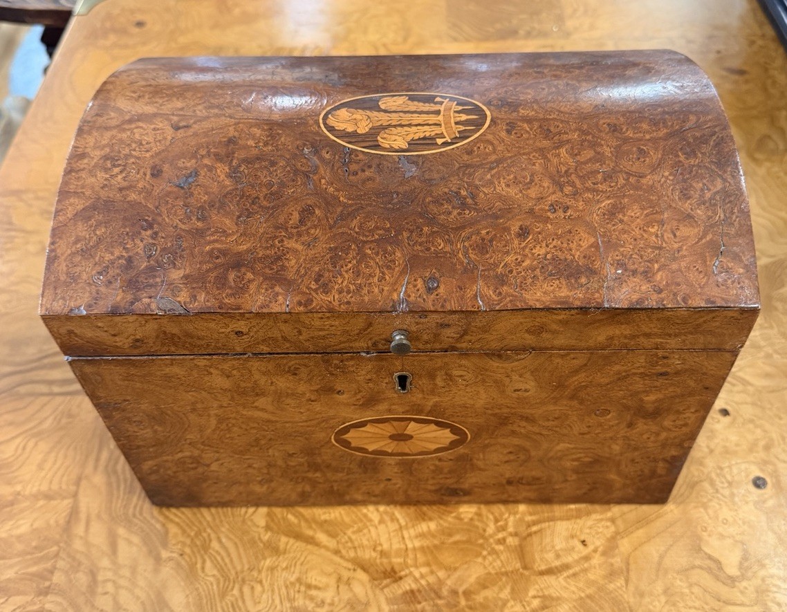 FINE 19th C. ENGLISH GEORGIAN PERIOD ENGLISH BURLED WALNUT INLAID DOME TOP BOX