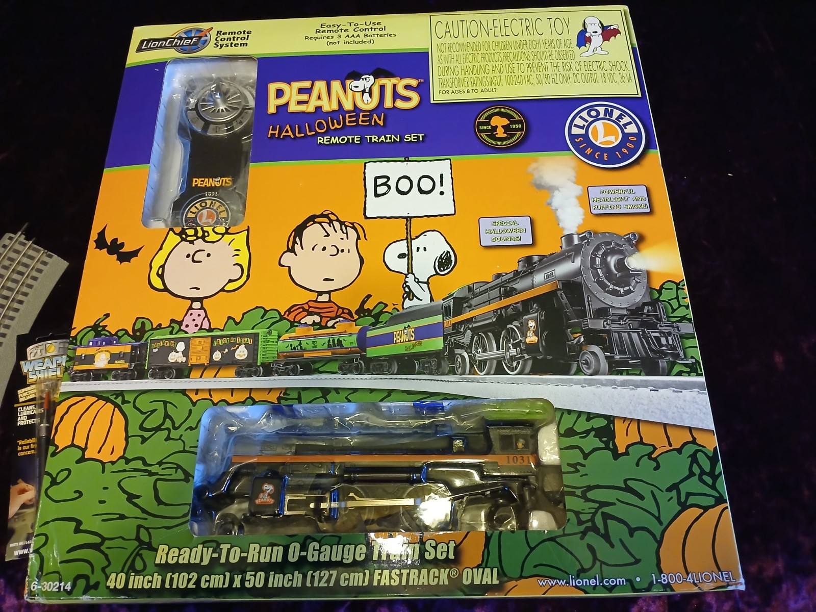 Lionel 6-30214 Peanuts® Halloween LionChief Remote Control Train Set SUPER RARE Lionel 6-30214 Peanuts® Halloween LionChief Remote Control Train Set SUPER RARE