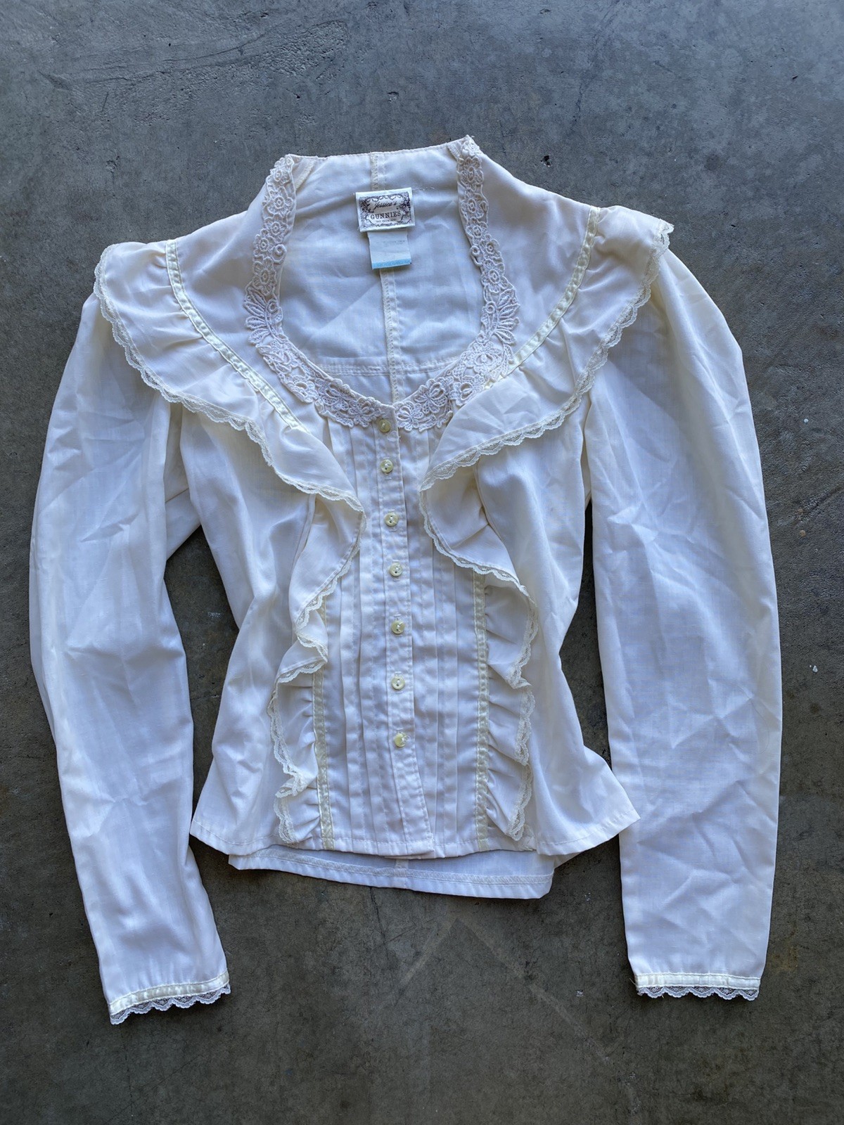 Vintage 1970s Ivory Jessica Gunnies Edwardian Romantic lace collar blouse