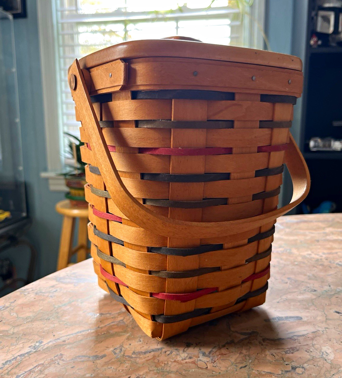 Longaberger Large Woven Storage Basket w/ Lid Handle Plastic Liner 1997 Longaberger Large Woven Storage Basket w/ Lid Handle Plastic Liner 1997