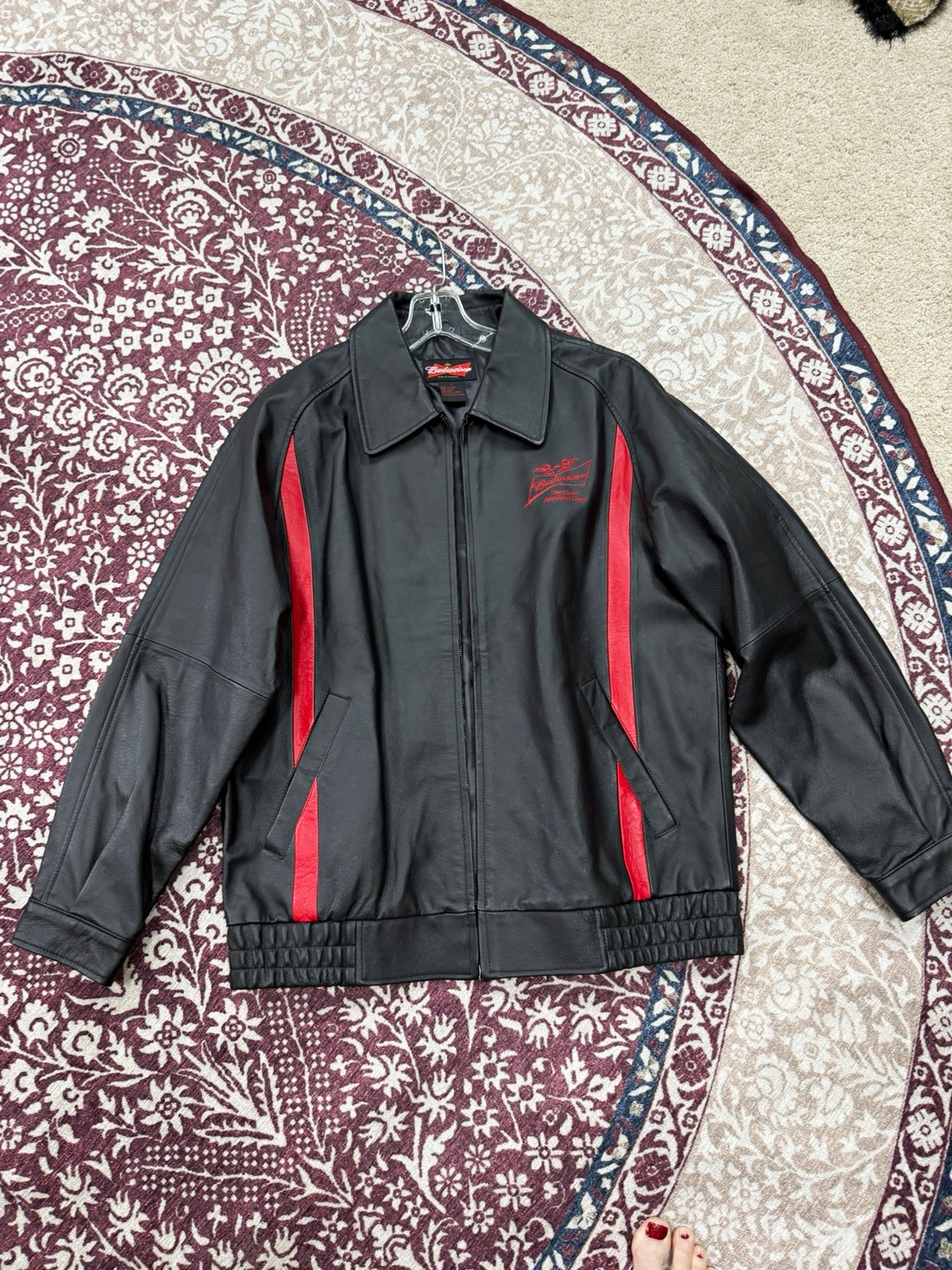 Budweiser King of Beers Black Leather Jacket Red Accents Embroidered Logo SZ LRG Budweiser King of Beers Black Leather Jacket Red Accents Embroidered Logo SZ LRG