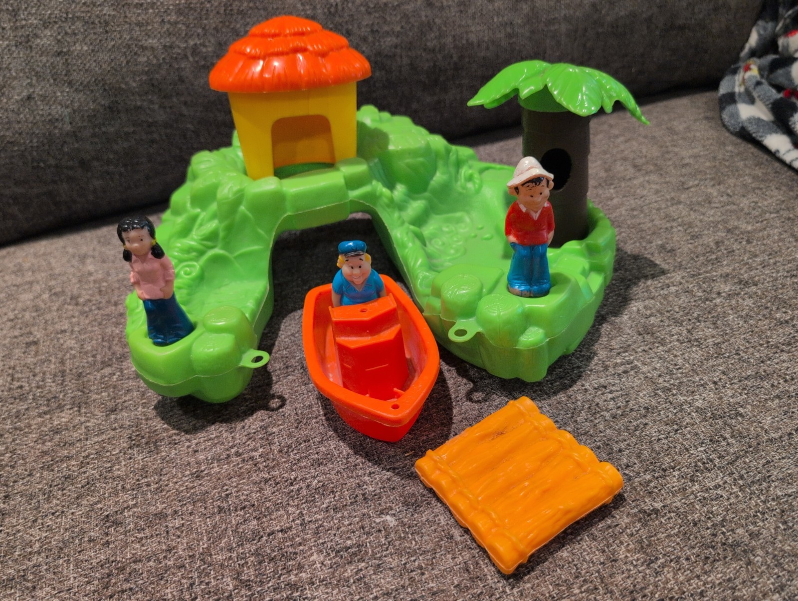 Vintage 1977 Playskool Gilligan\'s Island Play Set Skipper Mary Ann Giligan
