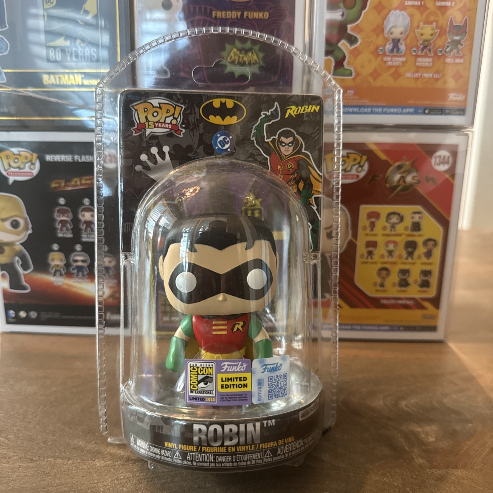 Funko 2025 Robin Clamshell Original Packaging Sticker SDCC Funko 2025 Robin Clamshell Original Packaging Sticker SDCC