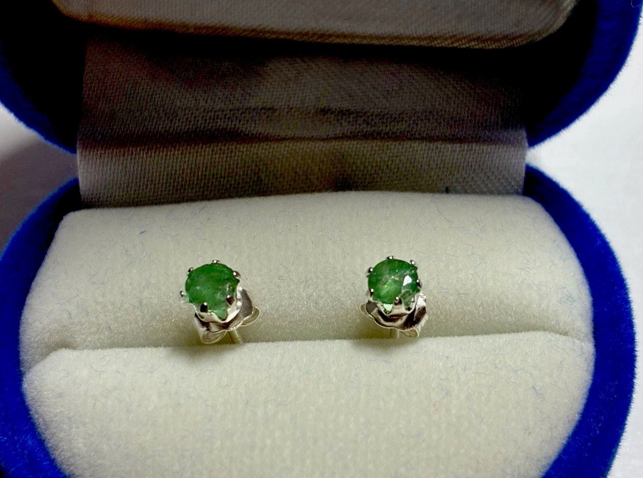 Stunning Natural Green Emerald Stud Earrings Stamped S925 Silver Setting New-BIN