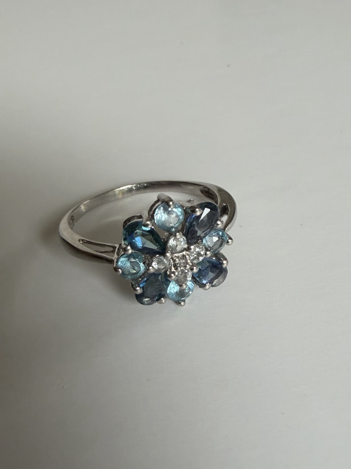 10K White Gold Blue Gemstone & Diamond Floral Cluster Ring Size 8.5 10K White Gold Blue Gemstone & Diamond Floral Cluster Ring Size 8.5