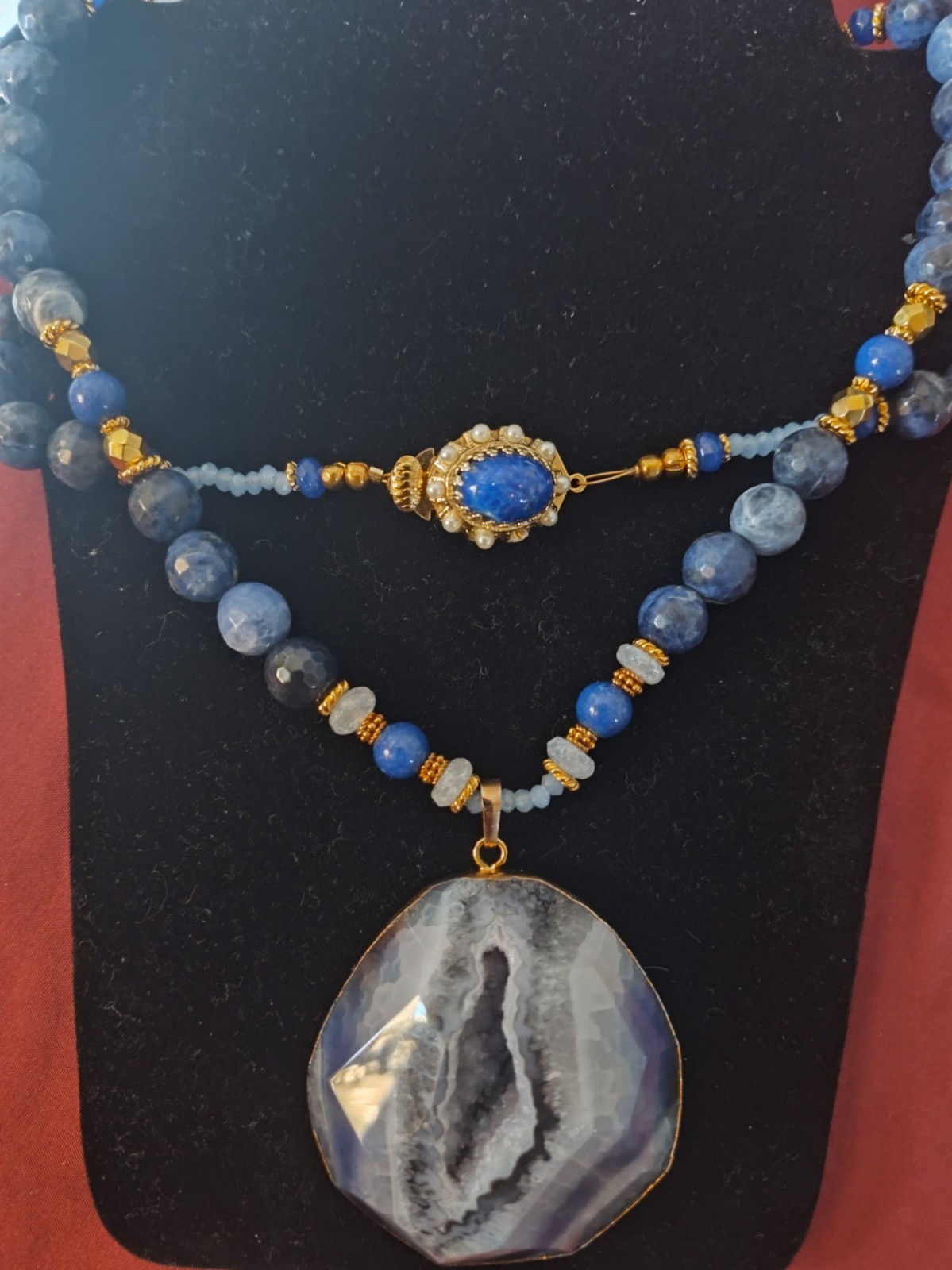 Vintage Faceted Lapis & Gold Plated Beaded Stone Necklace heavy Agate Pendant Vintage Faceted Lapis & Gold Plated Beaded Stone Necklace heavy Agate Pendant
