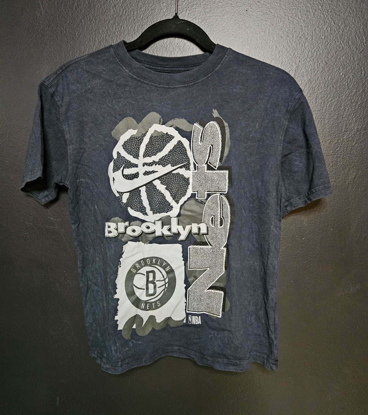 Nike Brooklyn Nets NBA T-Shirt Size S Black/Gray Style #CZ2870NBLH-NYYN Nike Brooklyn Nets NBA T-Shirt Size S Black/Gray Style #CZ2870NBLH-NYYN