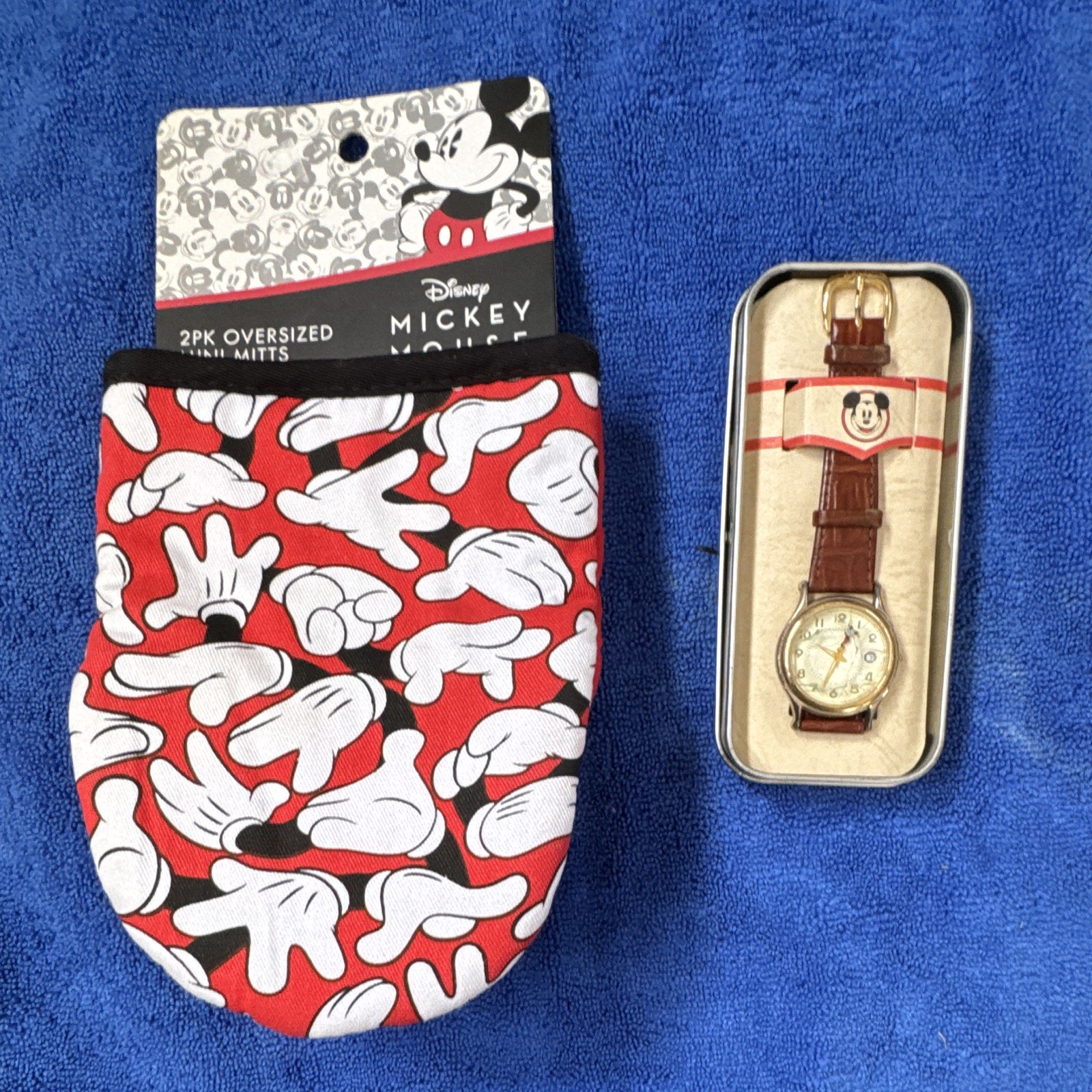 A vintage Mickey Mouse Disney character wristwatch Mickey Mouse , Mini Mitts.  A vintage Mickey Mouse Disney character wristwatch Mickey Mouse , Mini Mitts. 