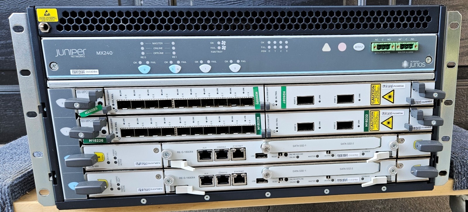 Juniper CHAS-BP3-MX240 Chassis w/ 2x MX-MPC3E-3D | 2X SCB-MX 2x RE-S-1800X4-32 Juniper CHAS-BP3-MX240 Chassis w/ 2x MX-MPC3E-3D | 2X SCB-MX 2x RE-S-1800X4-32