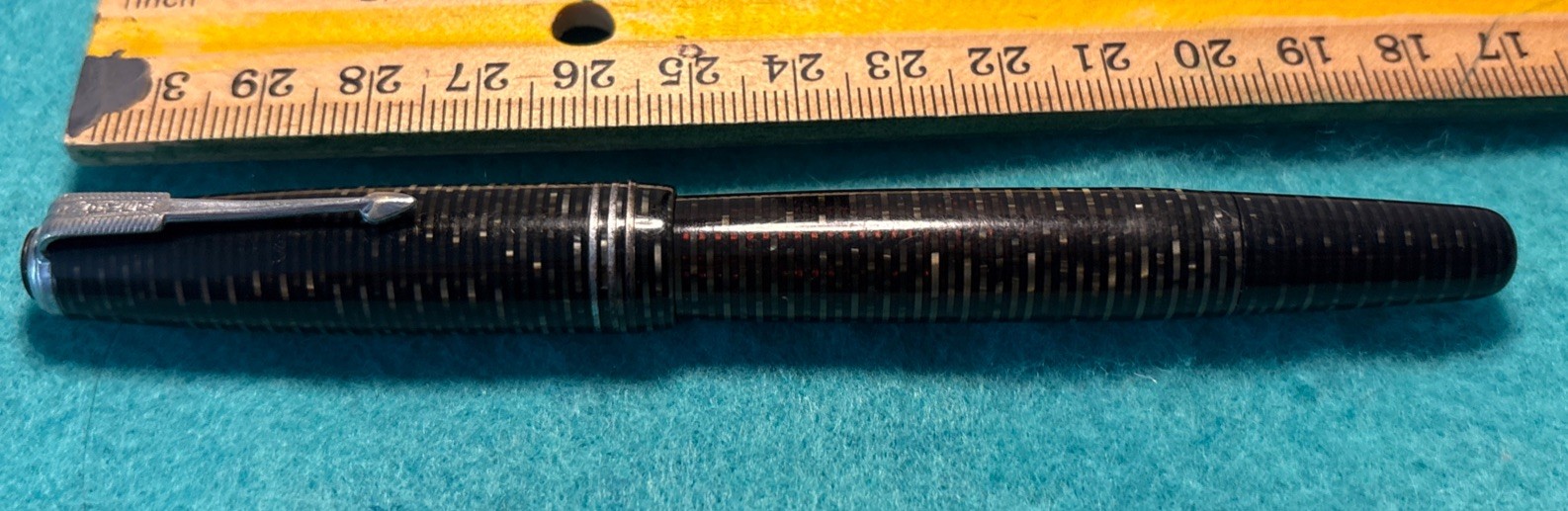 Vintage Rare Flex Nib Parker Vacumatic Striped Celluloid, f to 3B, two toned 14k Vintage Rare Flex Nib Parker Vacumatic Striped Celluloid, f to 3B, two toned 14k