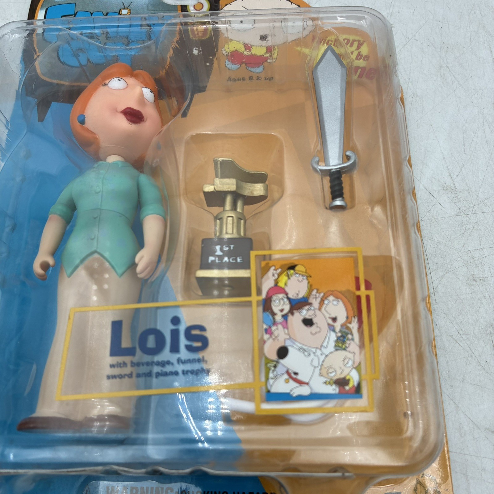 Mezco 2004 family guy Lois series 1 Mezco 2004 family guy Lois series 1