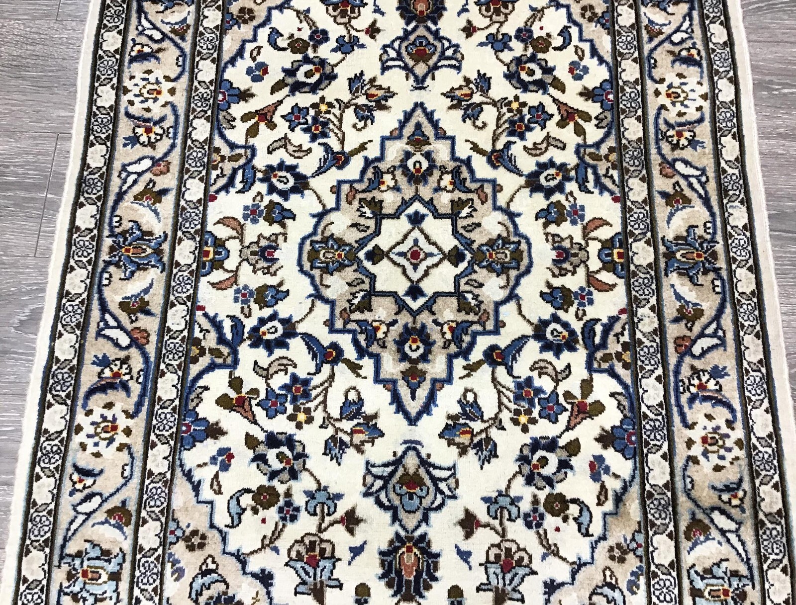 Exquisite Hand-knotted Rug 3\'3\