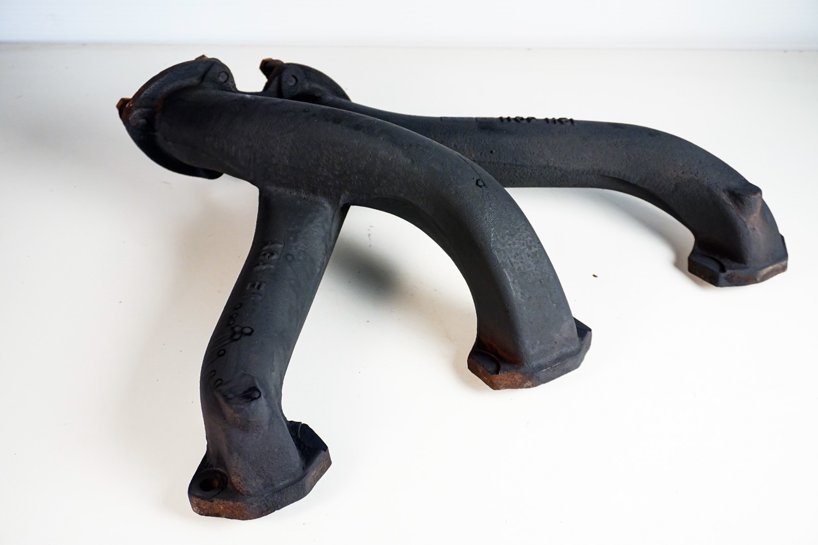 OE Exhaust Manifold w/studs MGB MGBGT 62-71 w/dual SU carbs w fresh heat paint