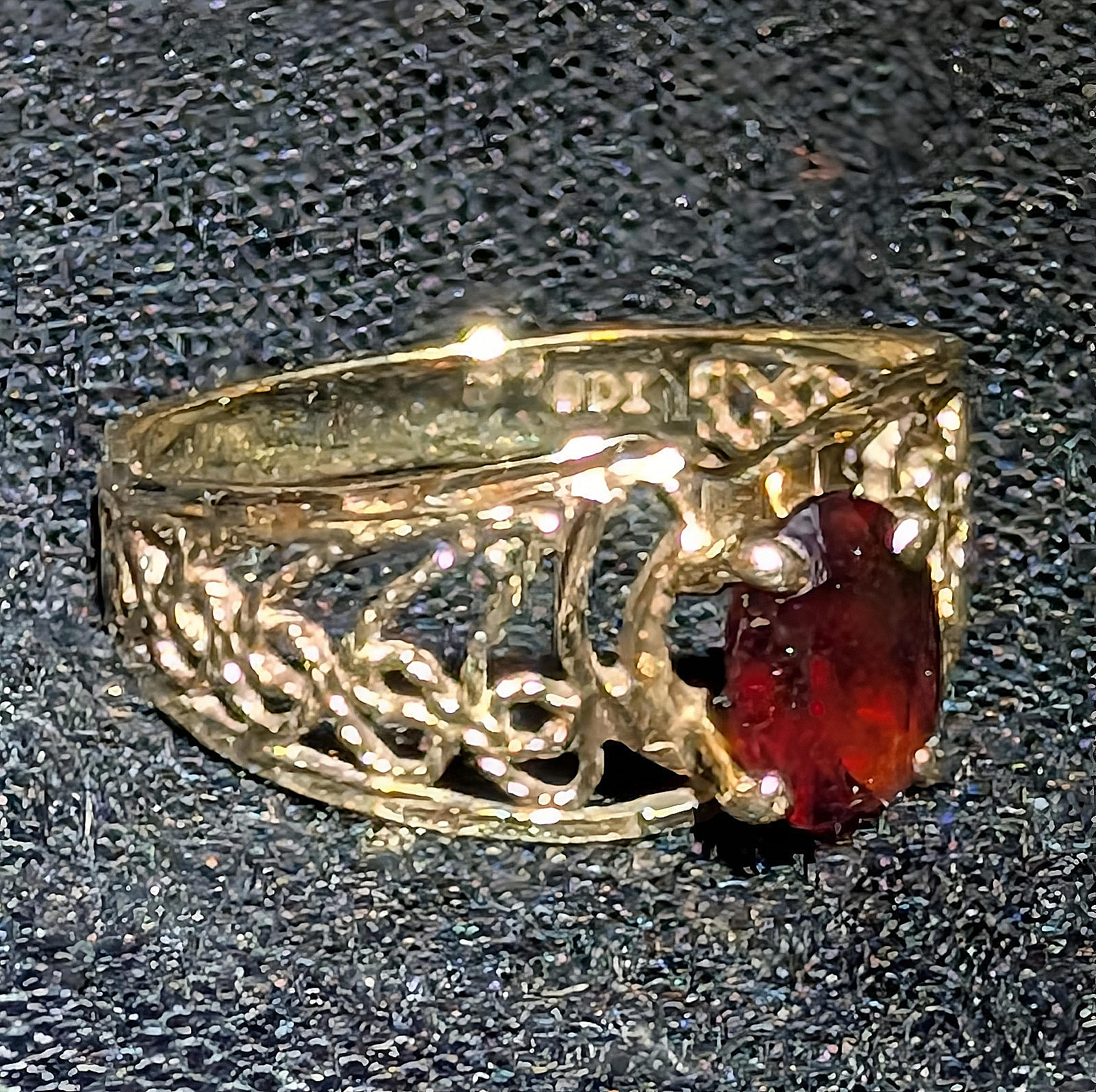 Vintage 10K Yellow Gold Oval Ruby Filigree Ring Size 6.5  ODI 1.9g