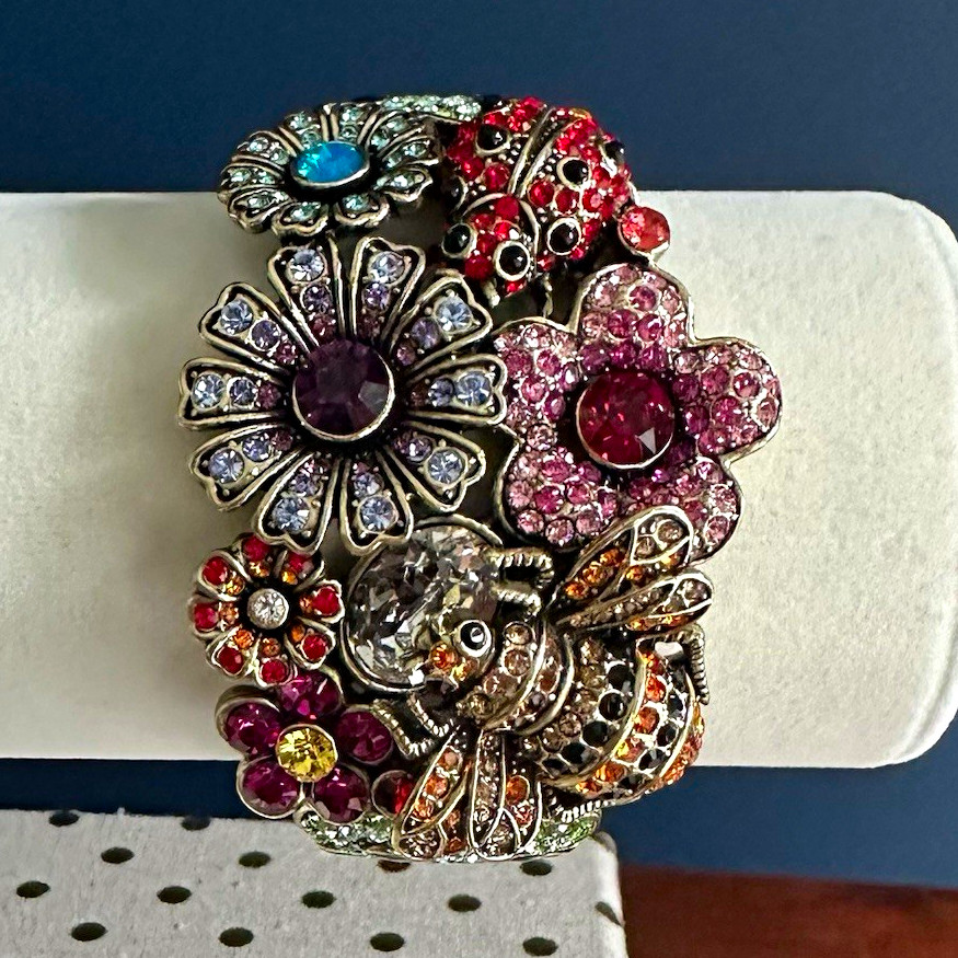 Heidi Daus “Simply Delicious” Cuff Bracelet Size M/L Heidi Daus “Simply Delicious” Cuff Bracelet Size M/L