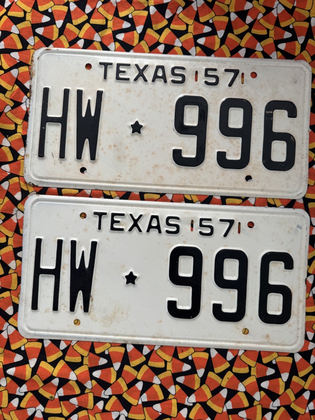 1957  TEXAS  PASSENGER        LICENSE  PLATES   HW996 Low Number