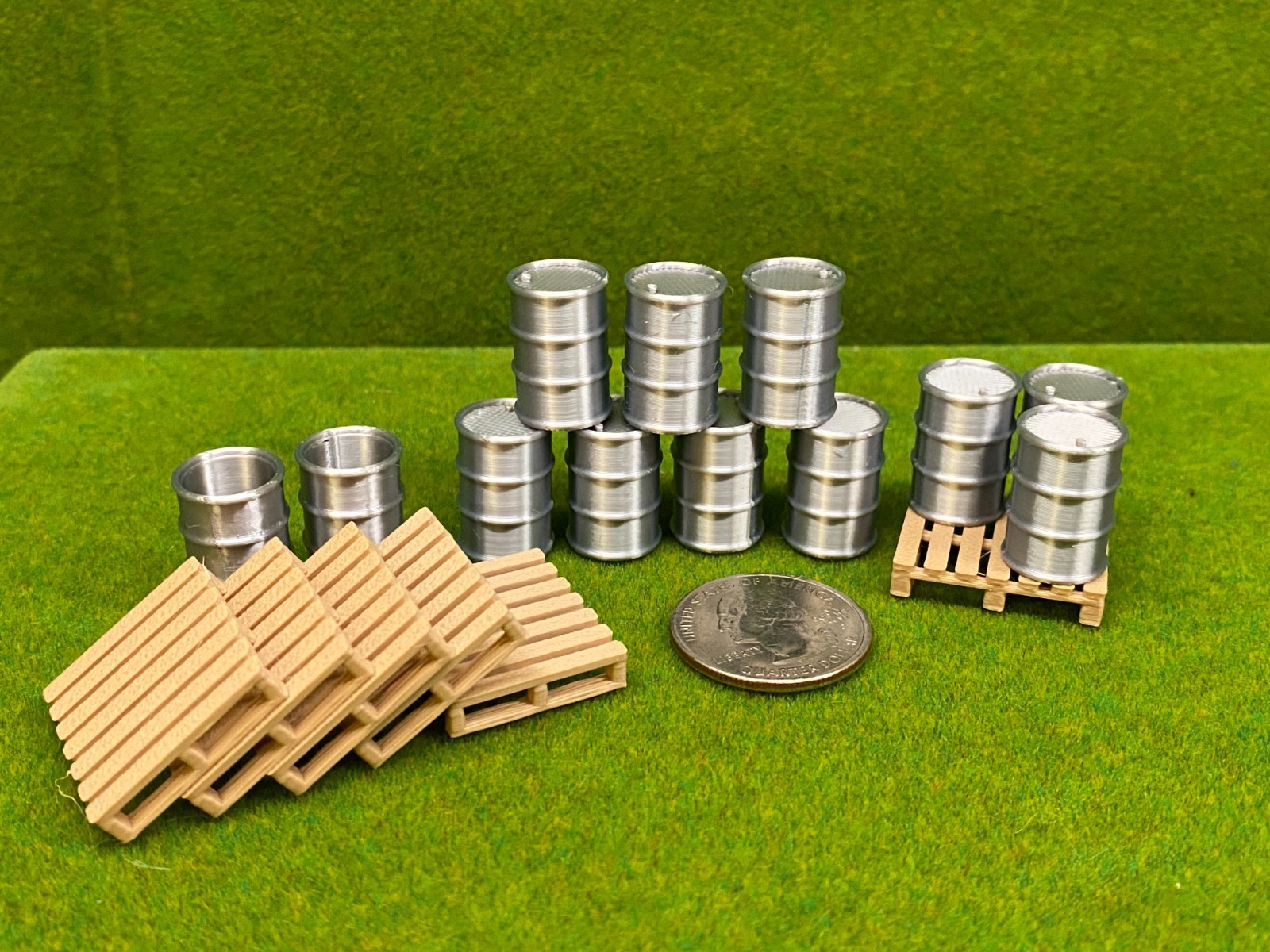 O Scale 12 Steel Drums + 6 Pallets – 1:48 Diorama Scenery – Burn Barrel Set