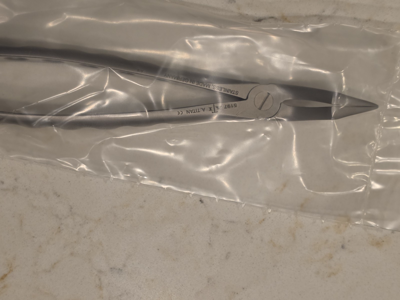 A. Titan X-TRAC 5197 – Upper Narrow Root Fragment Extracting Forceps A. Titan X-TRAC 5197 – Upper Narrow Root Fragment Extracting Forceps