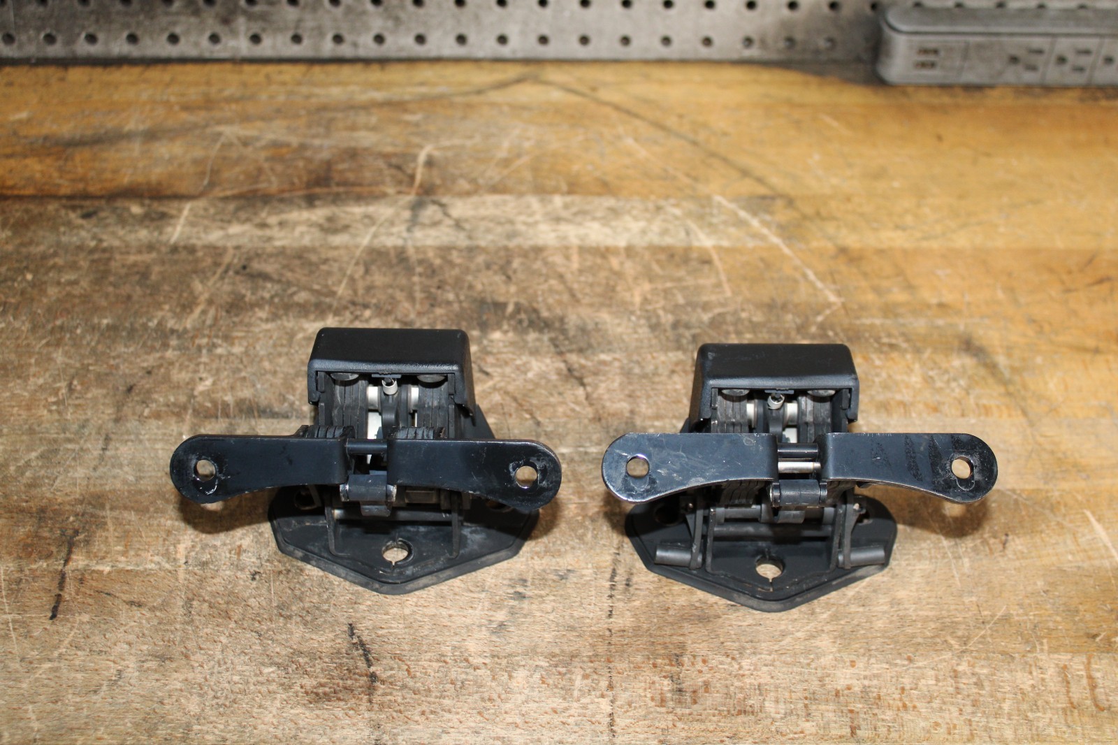 2003-2009 Mercedes W209 CLK350 CLK500 Convertible Rear Hinge Latch TWO 2003-2009 Mercedes W209 CLK350 CLK500 Convertible Rear Hinge Latch TWO