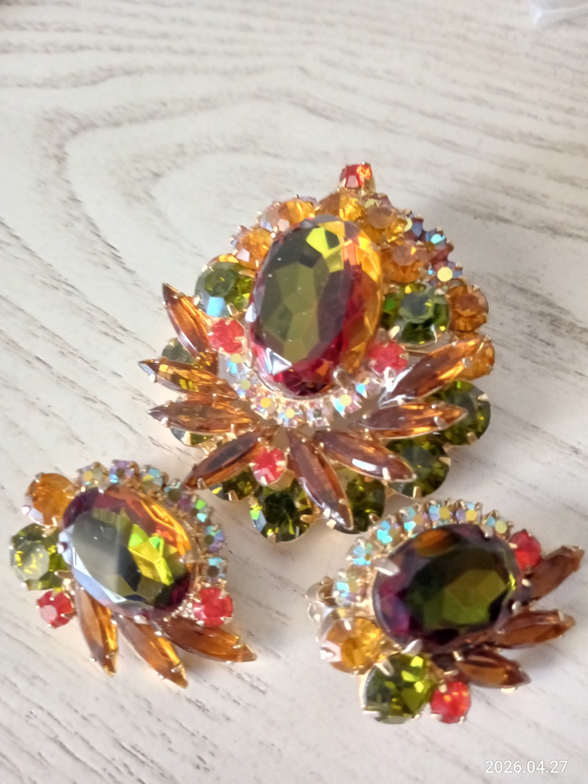 Vintage JULIANA D&E Book Piece Earrings And Matching Brooch Set Vintage JULIANA D&E Book Piece Earrings And Matching Brooch Set