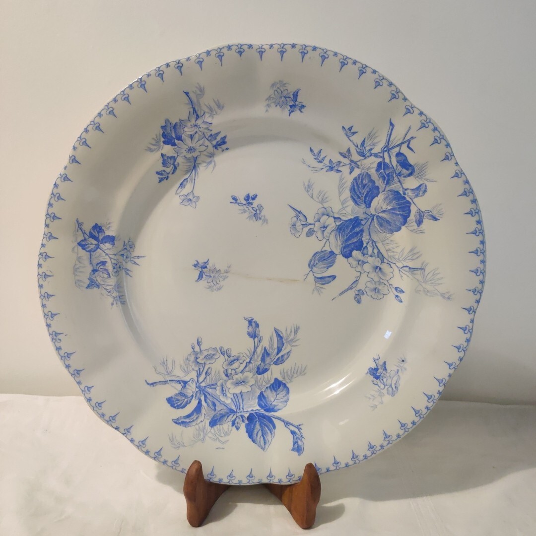 Round dish decor flora U&C Sarreguemines Terre De Fer 1900s