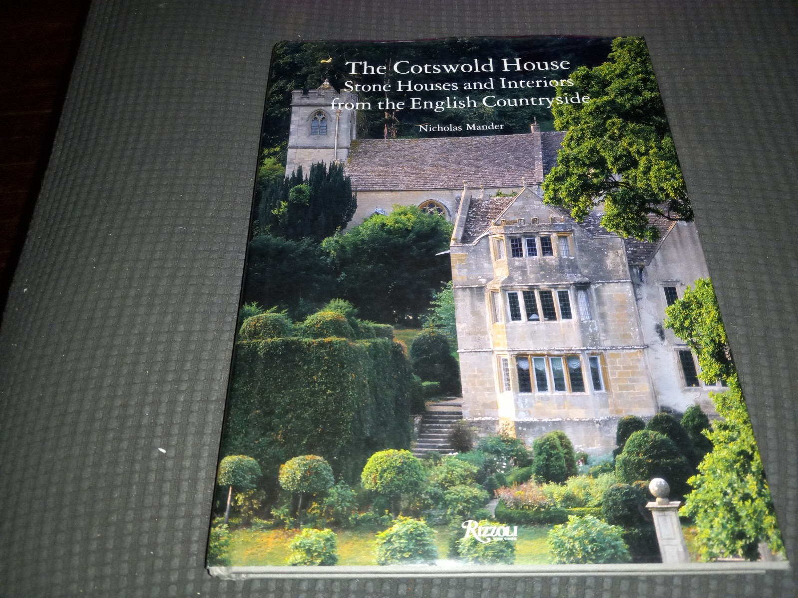 The Cotswold House: Stone Houses and Interiors from the English Countryside The Cotswold House: Stone Houses and Interiors from the English Countryside